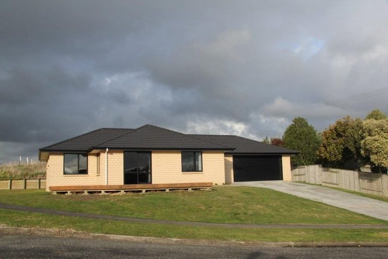 Photo of property in 4 Macdonald Heights, Feilding, 4702