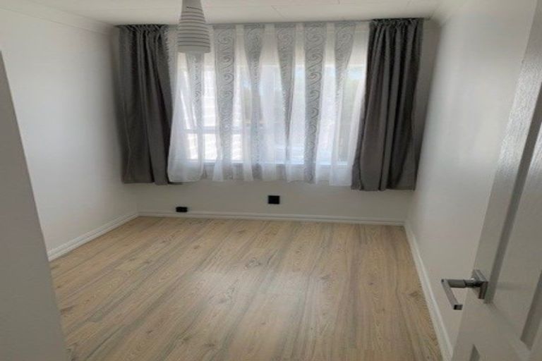 Photo of property in 8 Caribbean Drive, Unsworth Heights, Auckland, 0632