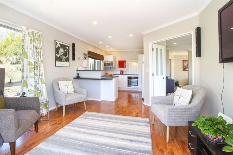 Photo of property in 10 Westminster Gardens, Unsworth Heights, Auckland, 0632