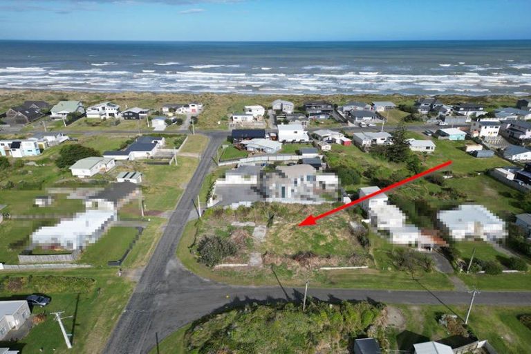 Photo of property in 2 Nelson Street, Foxton Beach, Foxton, 4815