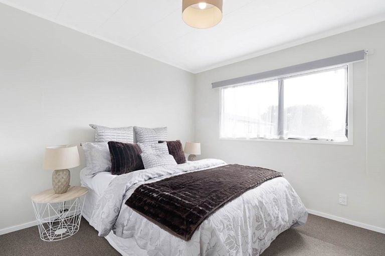 Photo of property in 1/23 Blacklock Avenue, Henderson, Auckland, 0612