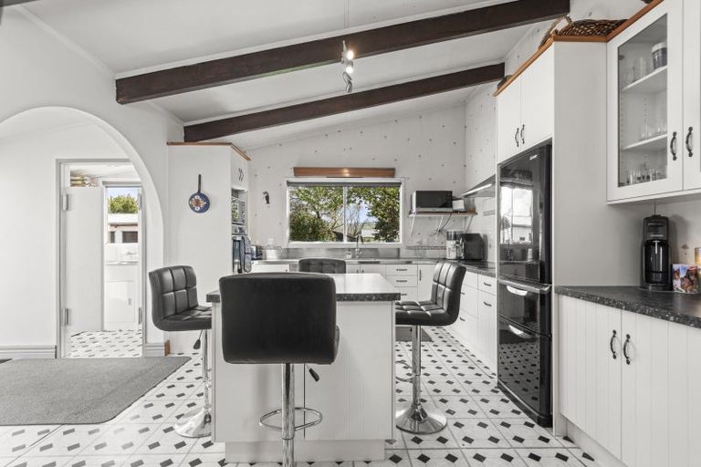 Photo of property in 27 Ormond Street, Woodville, 4920