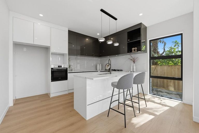 Photo of property in 141a Seabrook Avenue, New Lynn, Auckland, 0600