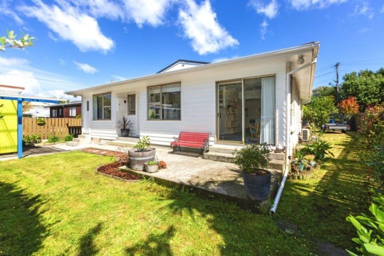 Photo of property in 26 Coates Street, Tawa, Wellington, 5028