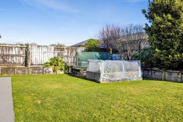 Photo of property in 21 Montague Grove, Stratford, 4332