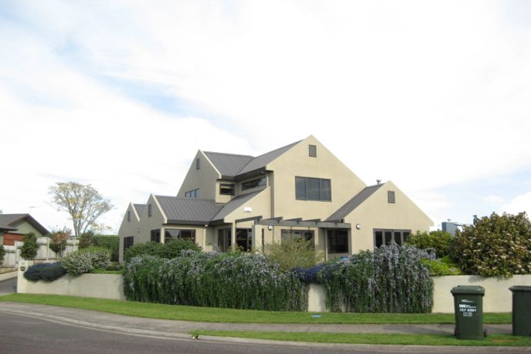 Photo of property in 12 Tupare Place, Highlands Park, New Plymouth, 4312