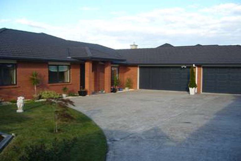 Photo of property in 15 Amberley Place, Flagstaff, Hamilton, 3210