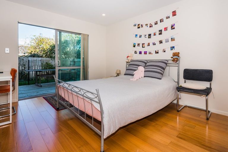 Photo of property in 6a Mchardy Place, Glenfield, Auckland, 0627