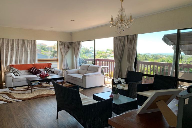 Photo of property in 35 Chatswood Grove, Chatswood, Auckland, 0626