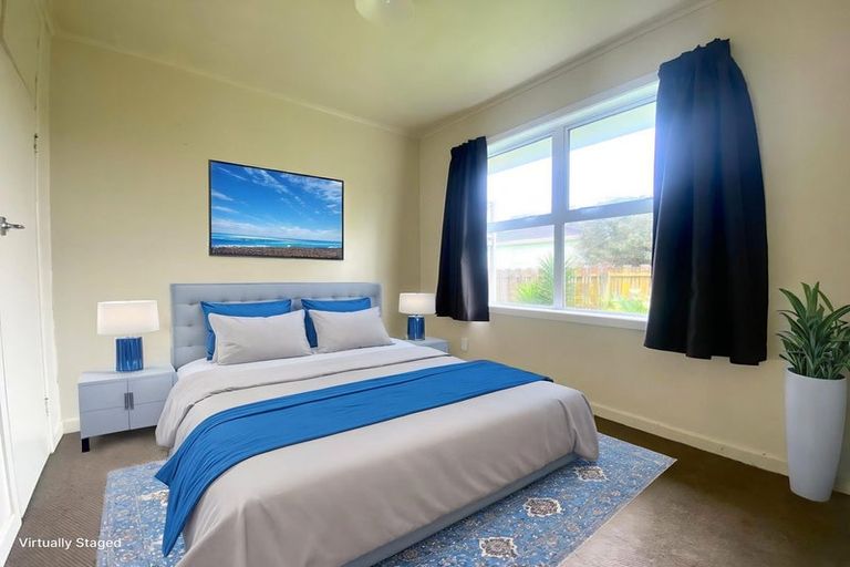 Photo of property in 8 Riverside Drive, Waiuku, 2123