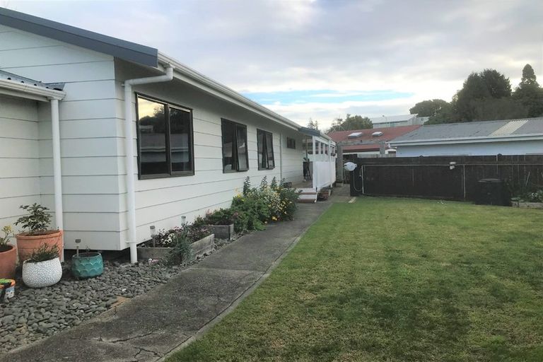Photo of property in 26 Queen Road, Bellevue, Tauranga, 3110