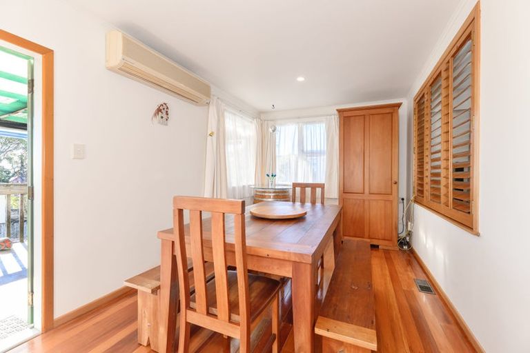Photo of property in 18 Lavelle Road, Henderson, Auckland, 0612