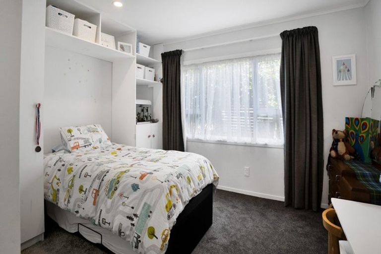 Photo of property in 19 Alberta Road, Glen Avon, New Plymouth, 4312