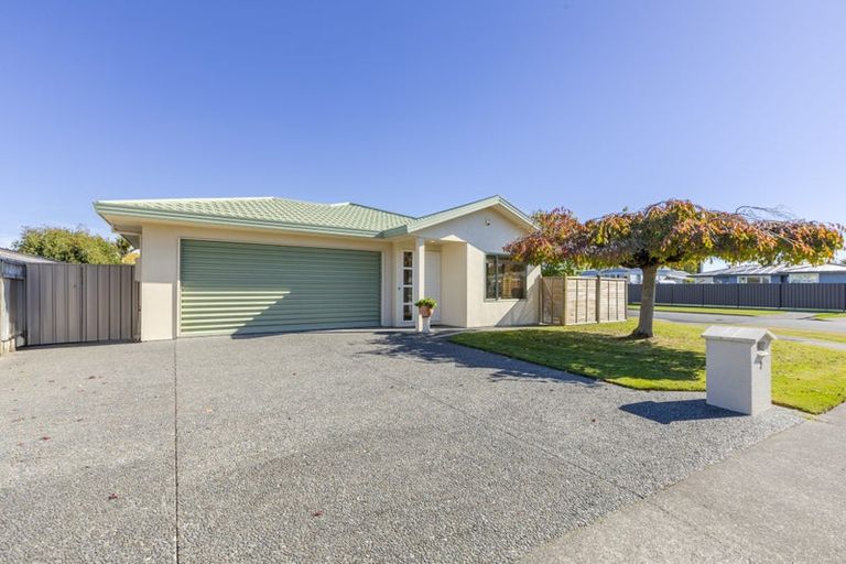 Photo of property in 2 Bucksburn Place, Greenmeadows, Napier, 4112