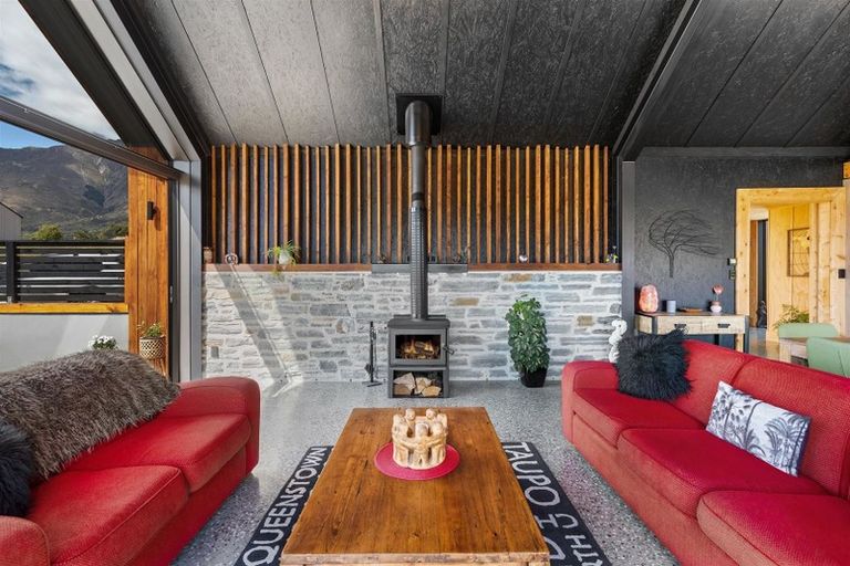 Photo of property in 11 Cunninghams Drive, Jacks Point, Queenstown, 9371