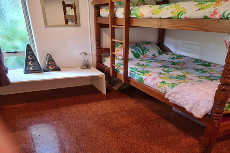 Photo of property in 10-12 Glenesk Road, Piha, New Lynn, 0772