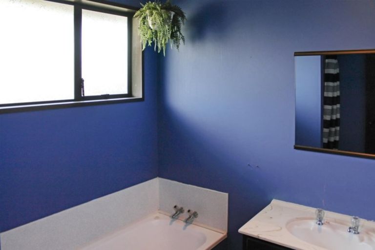 Photo of property in 48 Bellingham Place, Avonhead, Christchurch, 8042