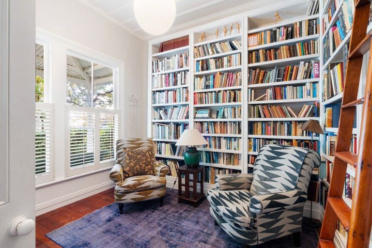 Photo of property in 15 Colenso Avenue, Hospital Hill, Napier, 4110