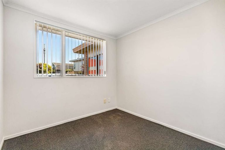 Photo of property in 6 Magnolia Drive, Waiuku, 2123