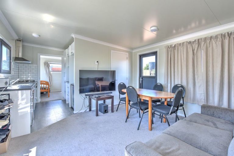 Photo of property in 2 Clifford Street, Clinton, 9534