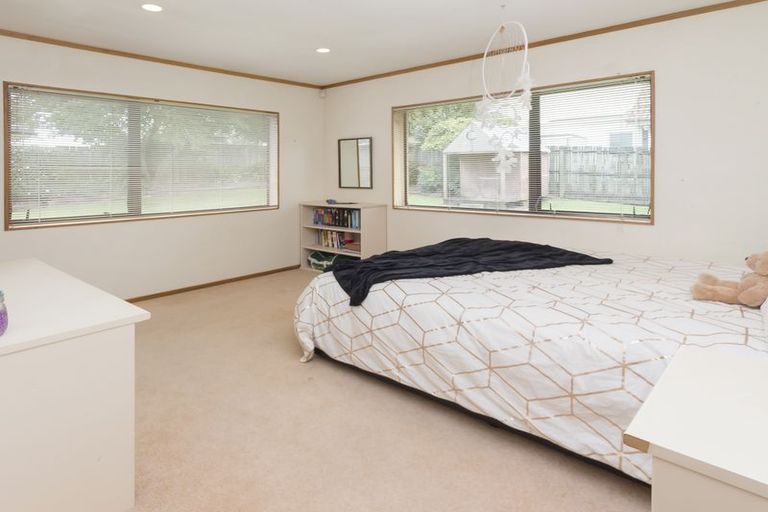 Photo of property in 23 Cornelian Crescent, Half Moon Bay, Auckland, 2012