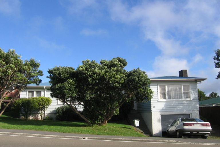 Photo of property in 28 Horokiwi Road West, Newlands, Wellington, 6037