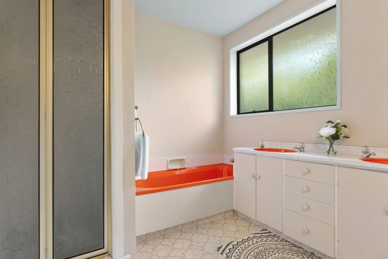 Photo of property in 1/8a Salford Avenue, Redwood, Christchurch, 8051