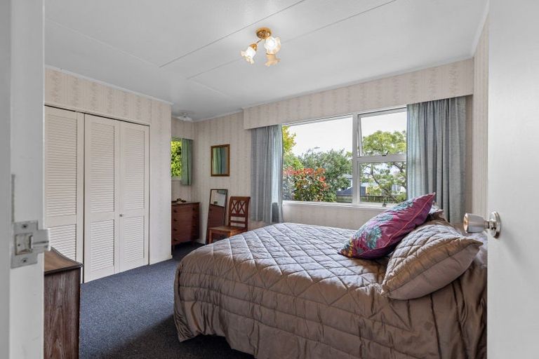 Photo of property in 19 Dunk Place, Milson, Palmerston North, 4414