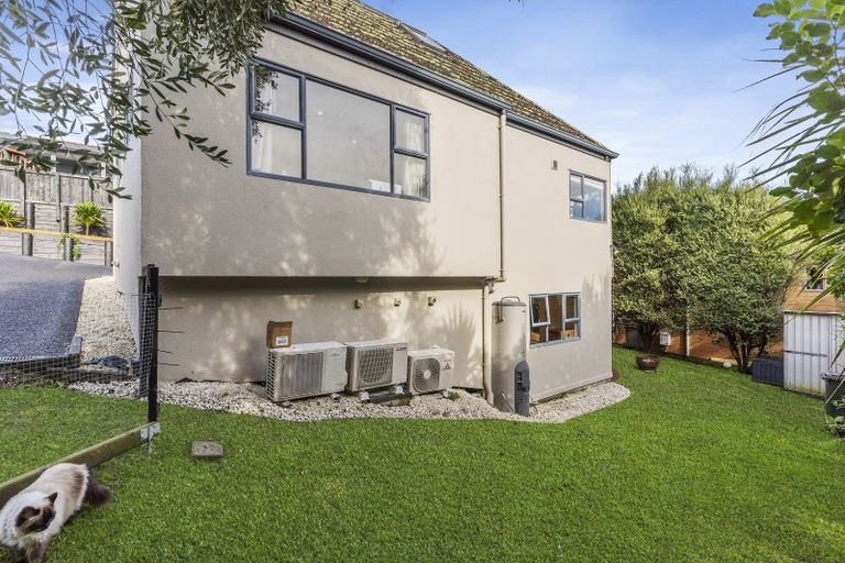 Photo of property in 2/79 Island Road, Beach Haven, Auckland, 0626