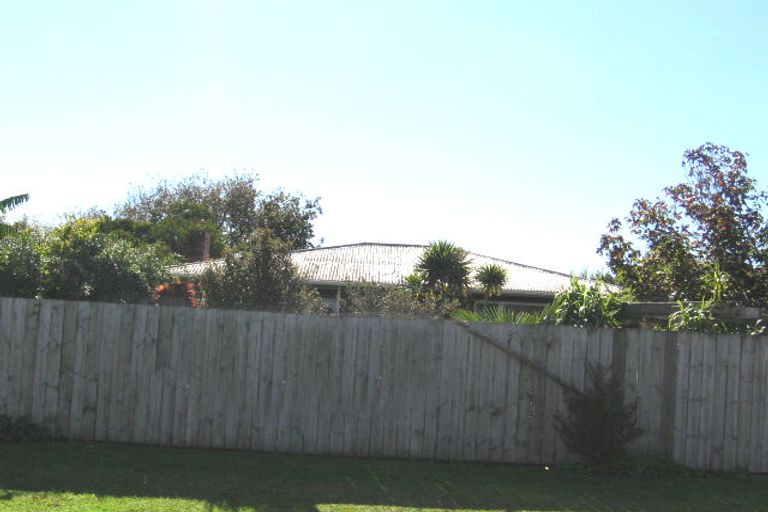 Photo of property in 17 Savoy Road, Glen Eden, Auckland, 0602