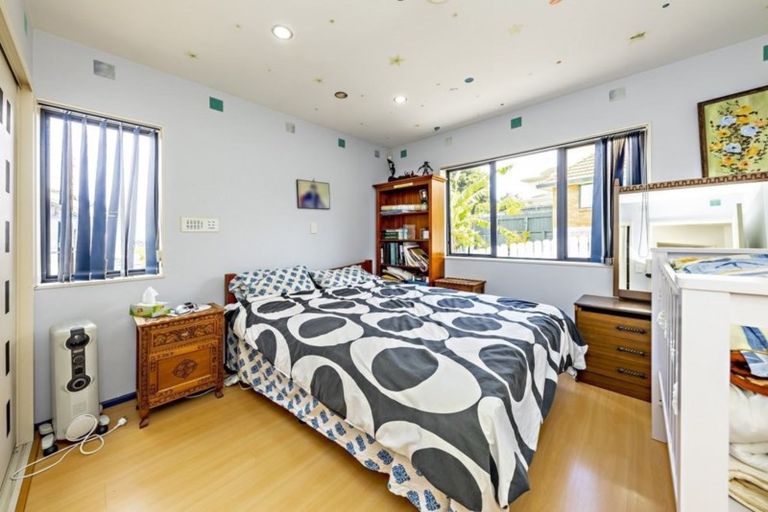 Photo of property in 2/6 Chieftain Rise, Goodwood Heights, Auckland, 2105