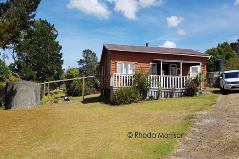 Photo of property in 74 Komiti Road, Tinopai, Matakohe, 0593