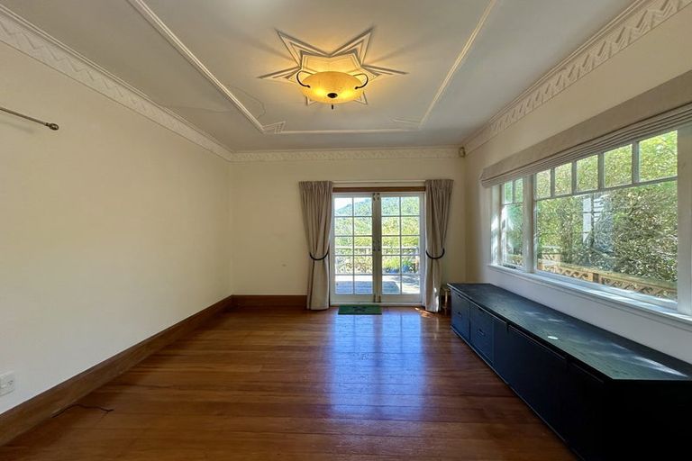 Photo of property in 54 Moana Road, Kelburn, Wellington, 6012