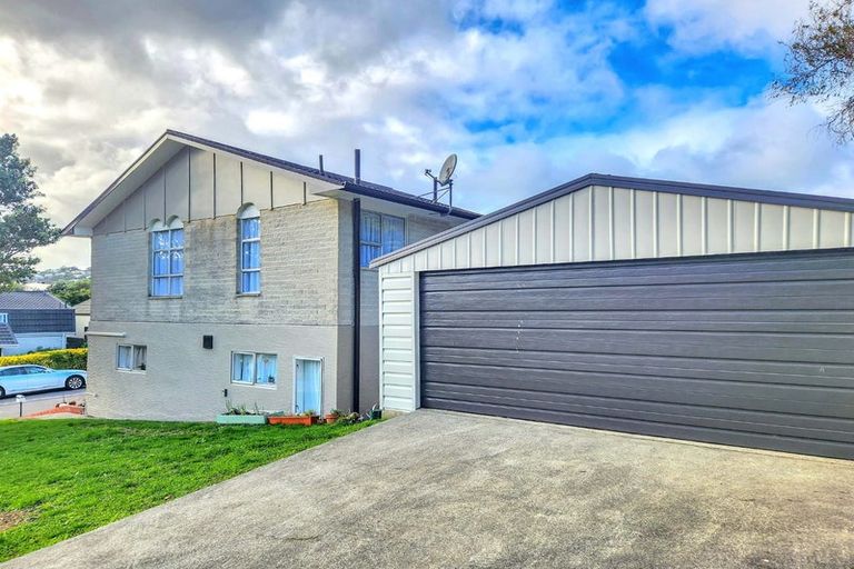 Photo of property in 2 Dundee Place, Crofton Downs, Wellington, 6035