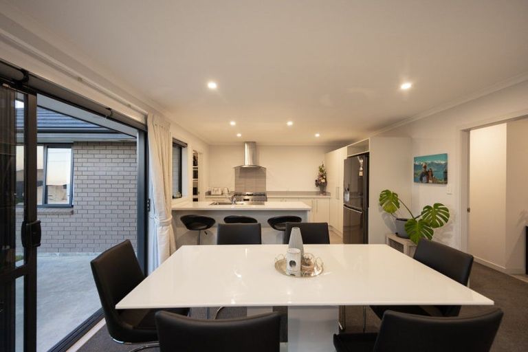 Photo of property in 195 Pacific Drive, Fitzherbert, Palmerston North, 4410