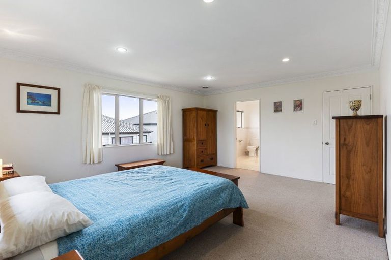 Photo of property in 64 Whitford Road, Botany Downs, Auckland, 2014