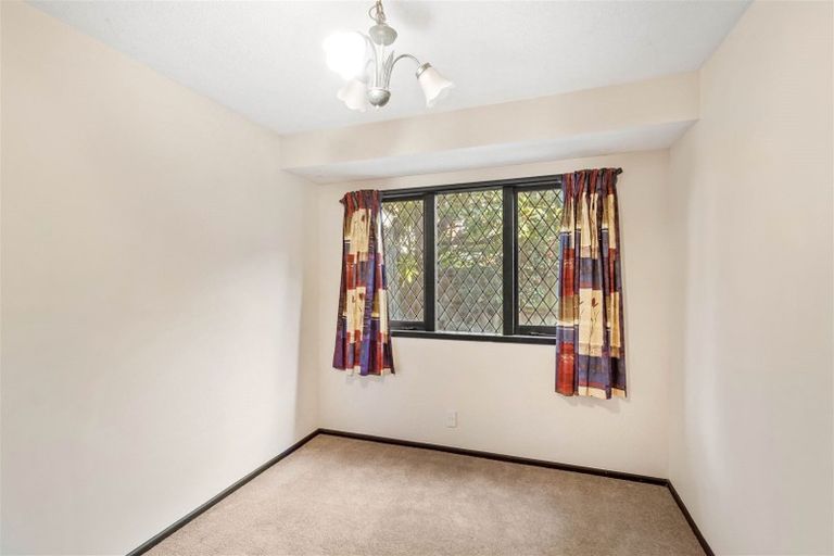 Photo of property in 2/4 Gleneagles Terrace, Ilam, Christchurch, 8053