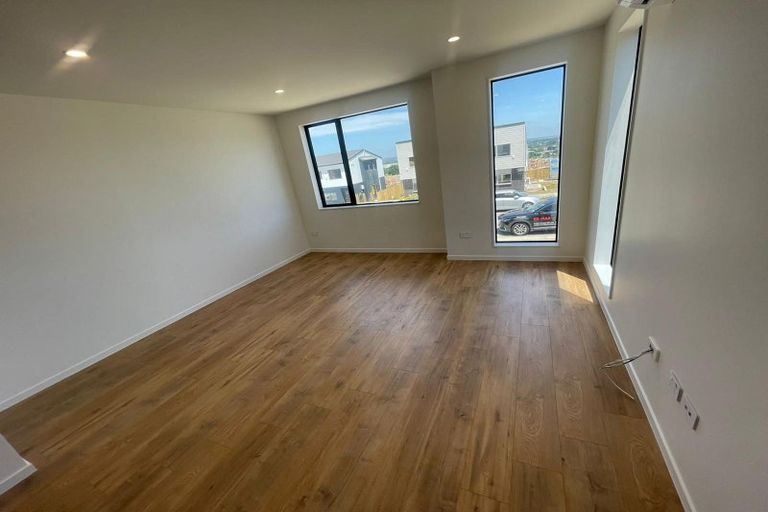 Photo of property in 18b Crestview Rise, Papakura, 2110