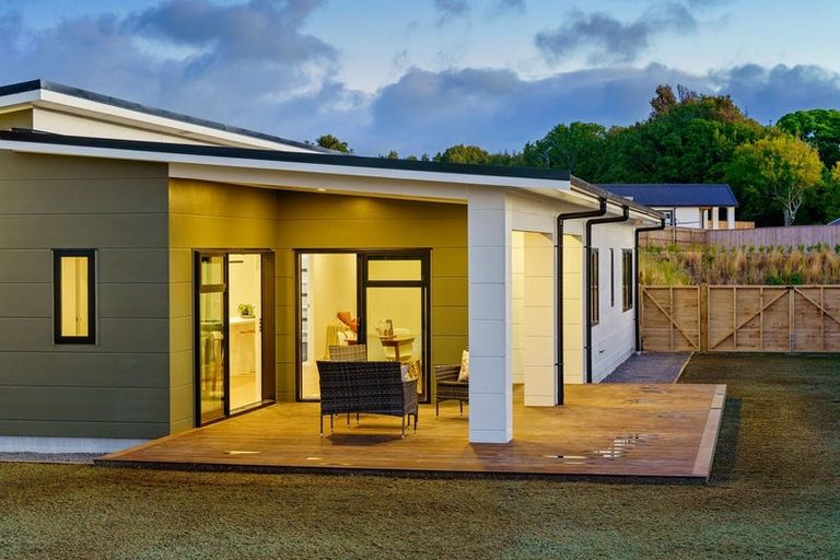 Photo of property in 166 Karuhiruhi Street, Waikanae, 5036