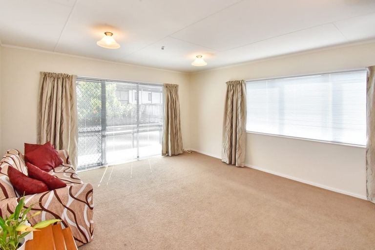 Photo of property in 2/10 Carnoustie Drive, Wattle Downs, Auckland, 2103