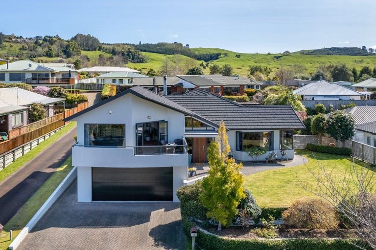 Photo of property in 27 Kinder Street, Acacia Bay, Taupo, 3330