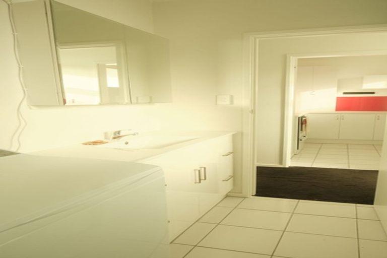 Photo of property in 1/18 Agra Crescent, Khandallah, Wellington, 6035