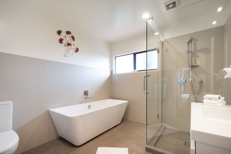 Photo of property in 5 Kahala Place, West Harbour, Auckland, 0618
