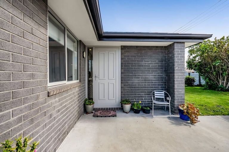 Photo of property in 7 Robbins Crescent, Hawera, 4610