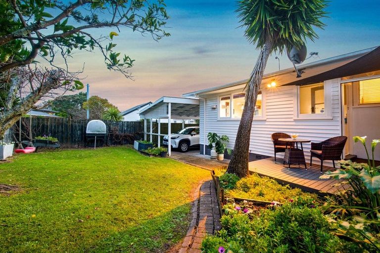 Photo of property in 1/17 Merriefield Avenue, Forrest Hill, Auckland, 0620