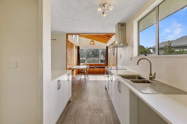 Photo of property in 121 Weraroa Road, Waverley, 4510