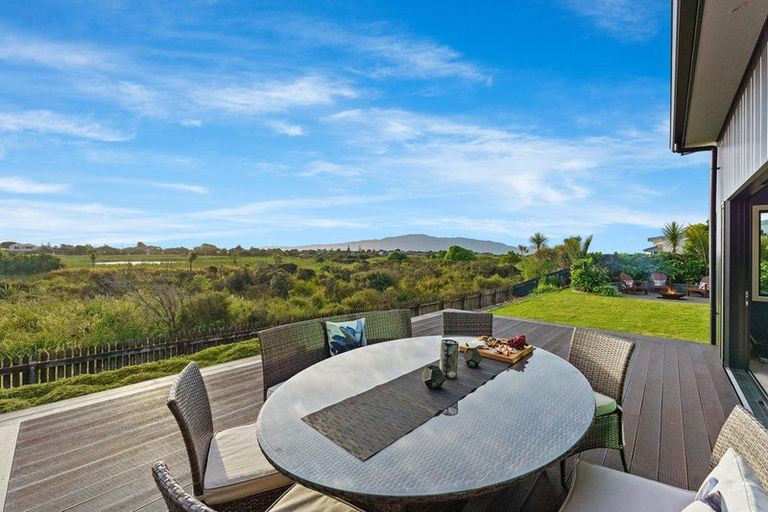 Photo of property in 5 Taranui Way, Paraparaumu Beach, Paraparaumu, 5032