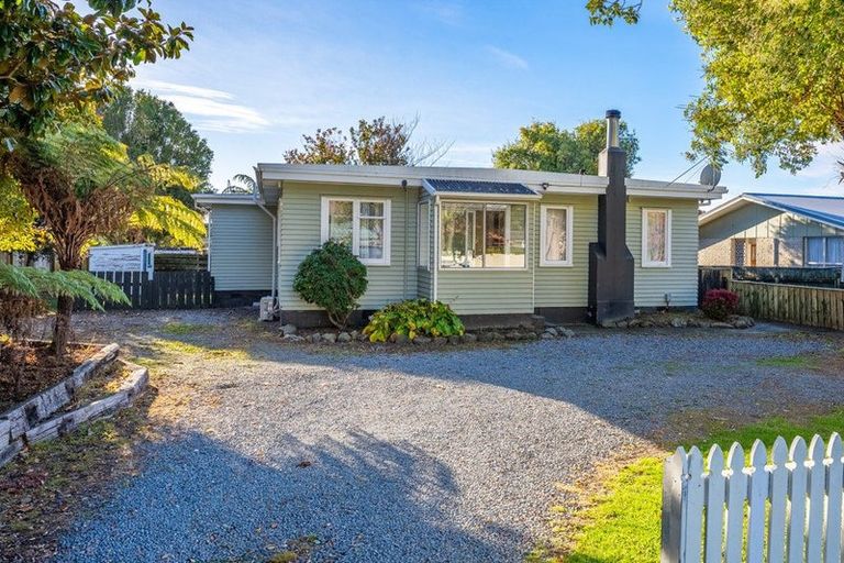 Photo of property in 475 Te Moana Road, Waikanae, 5036