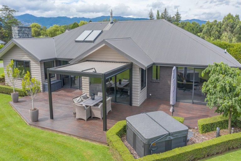 Photo of property in 22 Tunbridge Wells, Ohau, Levin, 5570
