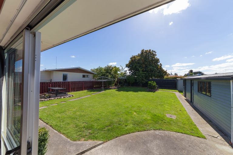 Photo of property in 23 Raglan Avenue, Cloverlea, Palmerston North, 4412